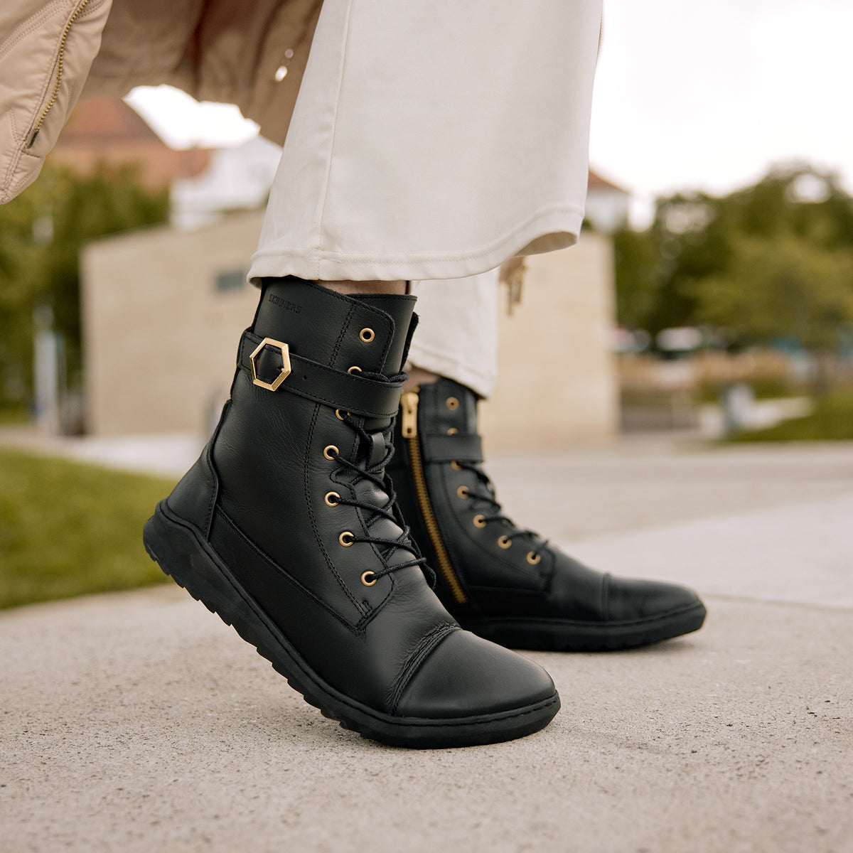 Nebula Black/Gold