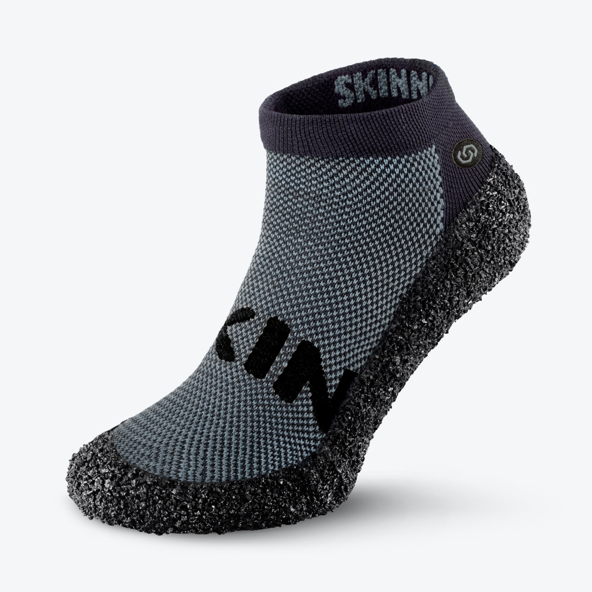 Essentials 2.0 Concrete – mentsd meg a zoknicipőt
