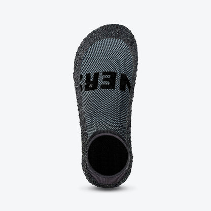 Essentials 2.0 Concrete – mentsd meg a zoknicipőt