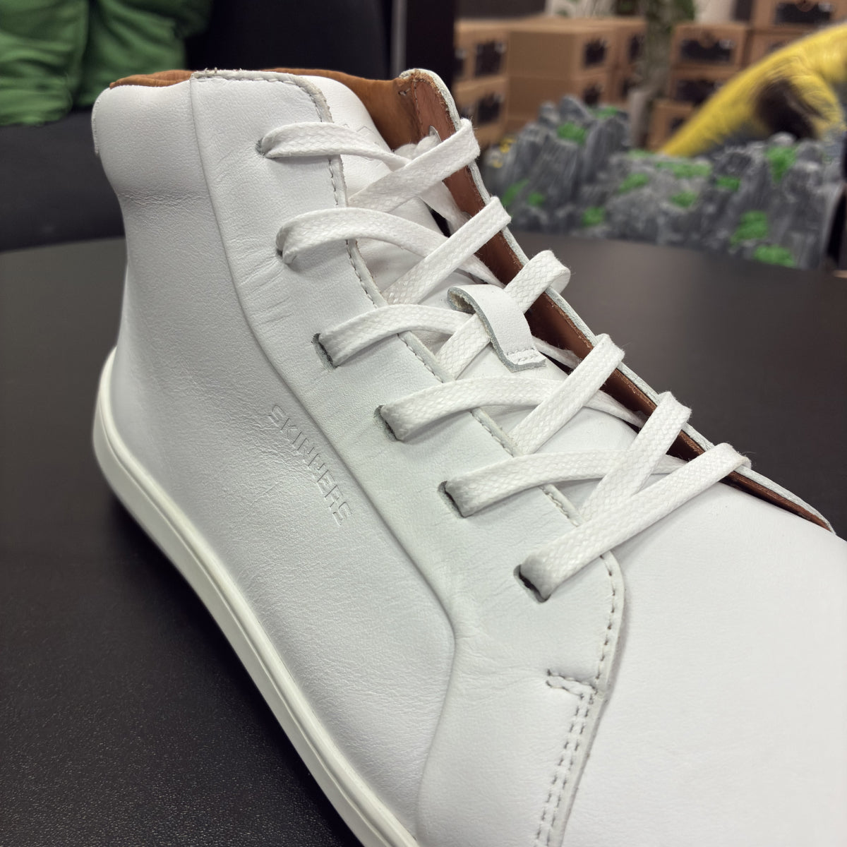 Waxed shoelaces white