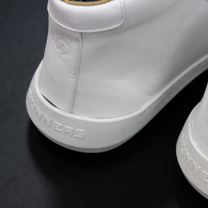 Moonwalker High Top White – zachraň botu