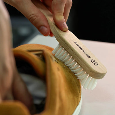 Cleaning brush